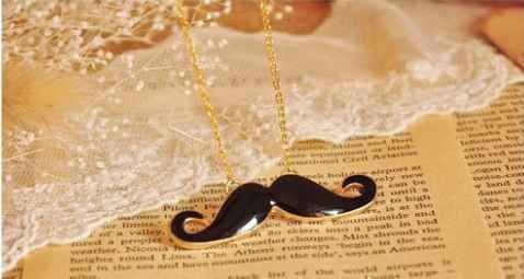 Colar de Bigode Preto e Dourado