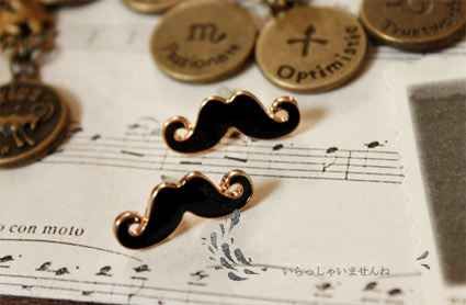 Brincos de Bigode Preto e Dourado